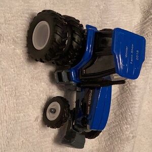 New Holland 1/64 Tractor